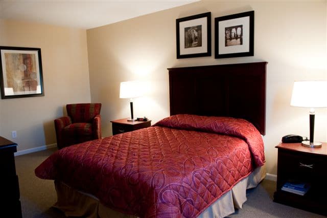 Townhome_Bedroom,_1_Queen_Bed